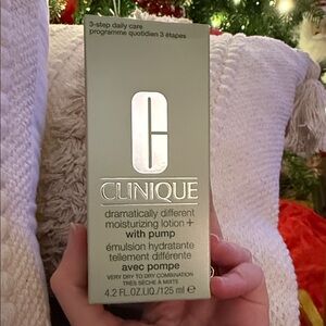 Clinique Dramatically Different Moisturizing Lotion + with Pump
